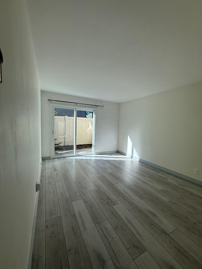 Building Photo - 1214 Rutland Rd