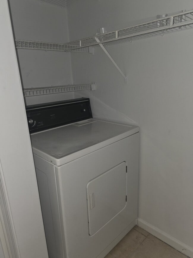 Building Photo - 1012 Primrose Ln