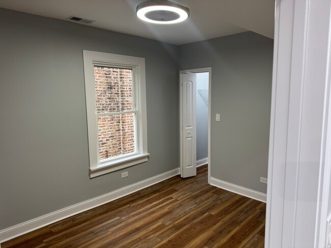 Building Photo - 7152 S Racine Ave
