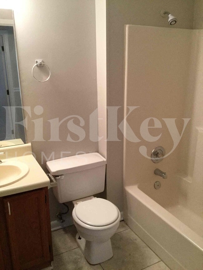 Building Photo - 117 Whispering Pine Ln NE