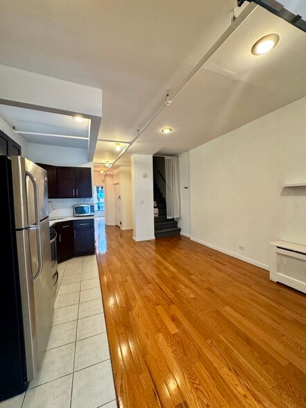 Building Photo - 303 E 53rd St