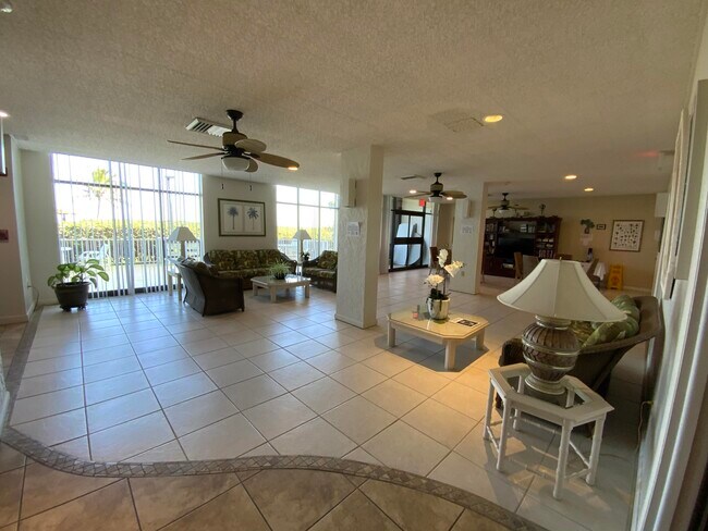 Building Photo - 3200 N Hwy A1A