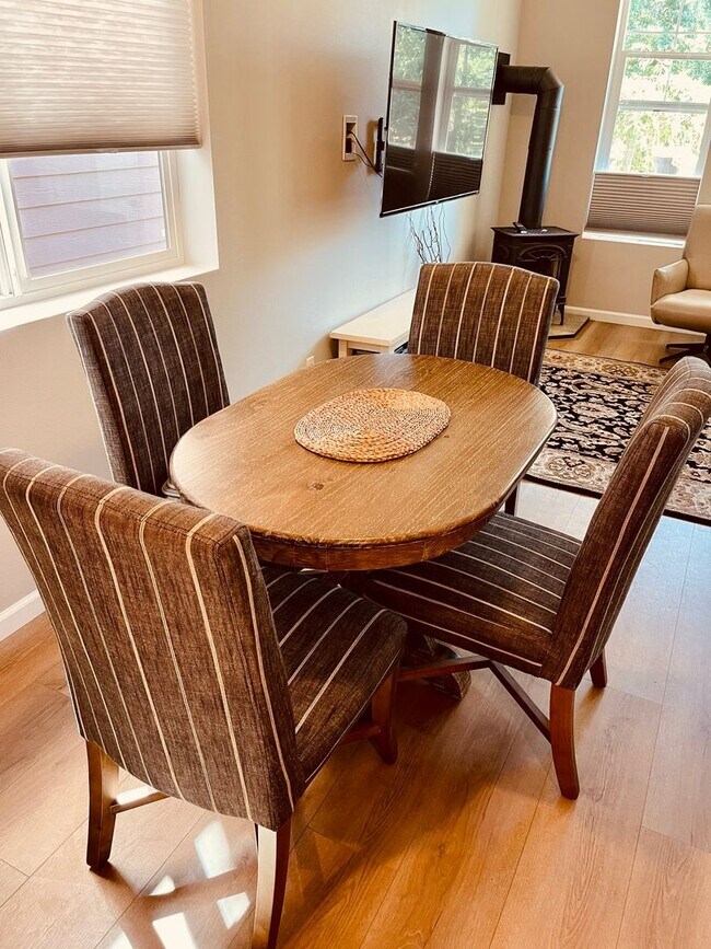 Building Photo - Fully Furnished 2 bedroom cottage in downtown Poulsbo...available starting 5-1