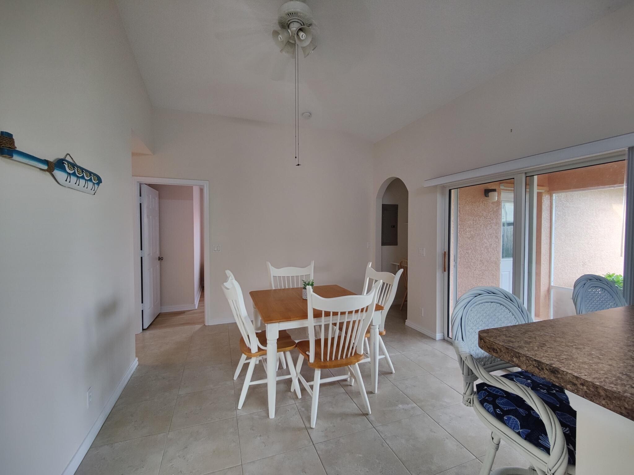 Building Photo - 5795 SE Mitzi Ln