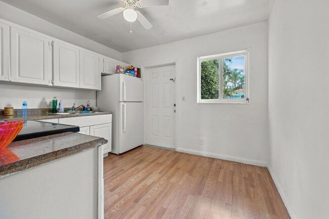 Building Photo - 2212 Roosevelt St