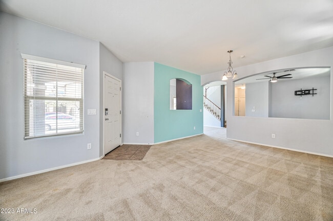 Building Photo - 9406 S 33rd Dr