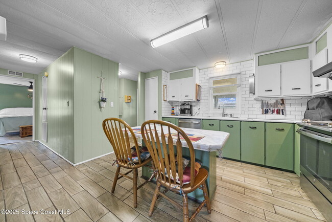 Building Photo - 345 Avocado Dr