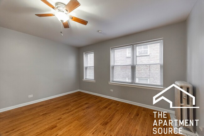 Primary Photo - 4241 N Kenmore Ave