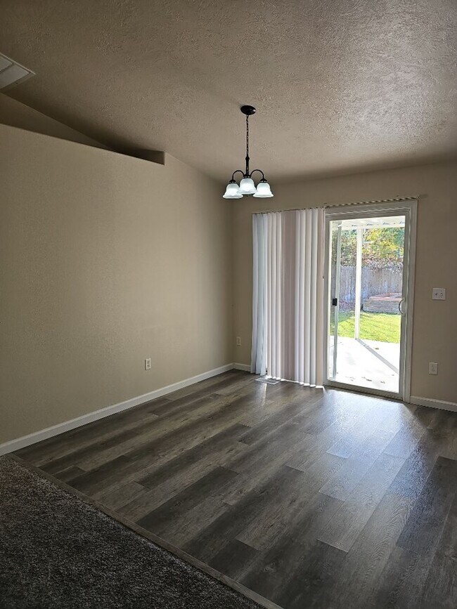 Building Photo - Cute Nampa home in one of  the most desirable neighborhoods. Fabulous location. 7159 E. Hampton.