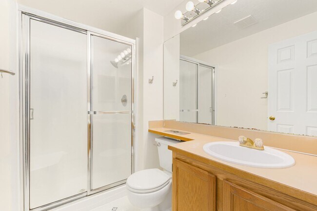 Building Photo - 3BD 2BA Townhouse - 1 Car Detached Garage