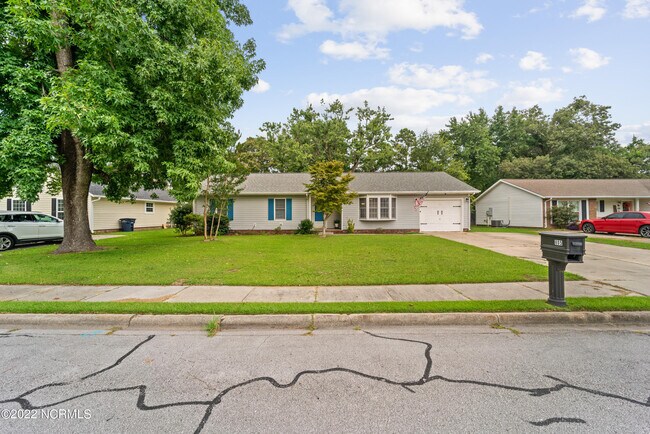 Building Photo - 805 Deblea Ct