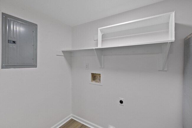 Building Photo - Newly Renovated 2 Bed, 1 Bath in Downtown Wake Forest!