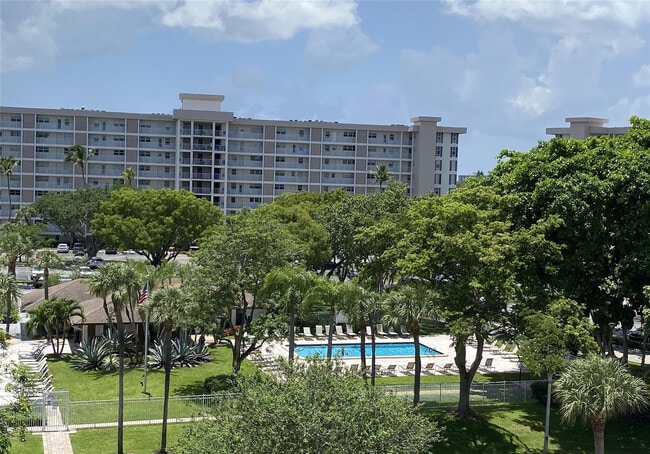 Building Photo - 2601 S Course Dr