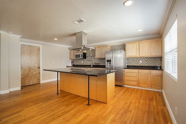 Building Photo - 2098 Harland Dr