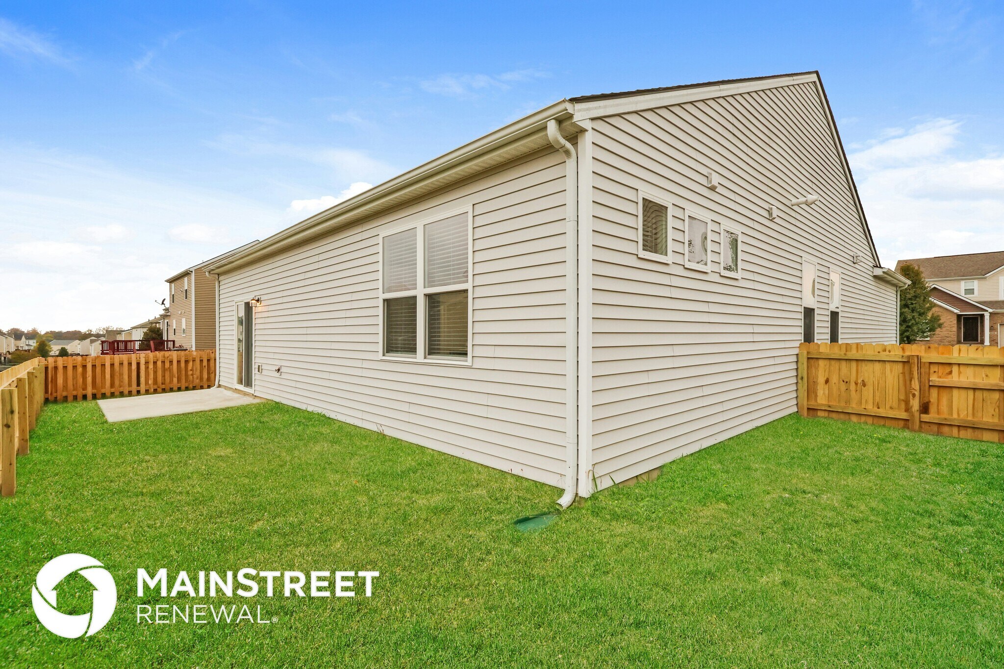 Building Photo - 6041 Edgemont Way