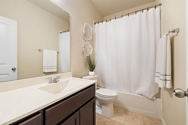 Building Photo - 2880 Donnell Dr