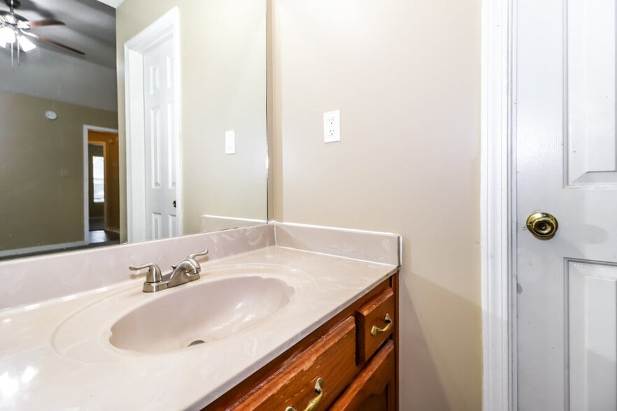 Building Photo - 7576 Baysweet Dr
