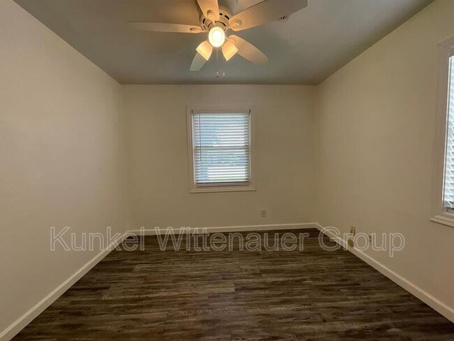 Building Photo - 516 Joy Dr