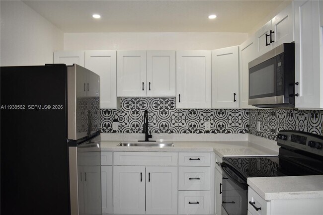 Building Photo - 900 NW 8th Ave