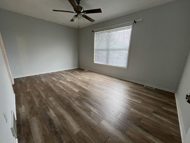 Building Photo - Spacious 4-Bedroom, 3-Bathroom House in Ca...