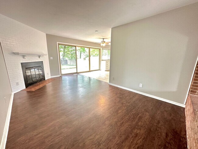 Building Photo - 130 Timberwood Ln