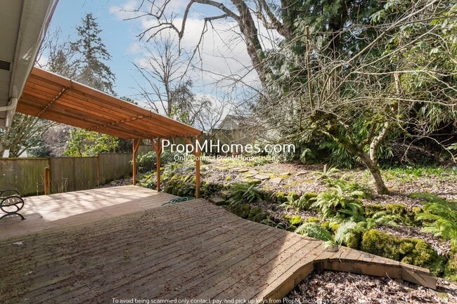 Building Photo - Quintessential Two Bedroom home in SW - Beautiful Backyard!