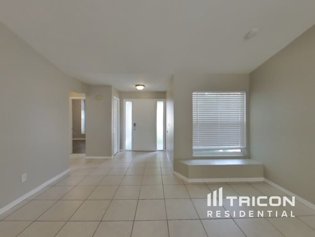 Building Photo - 653 Sand Ridge Dr