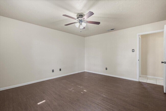 Building Photo - 914 Joel Dr