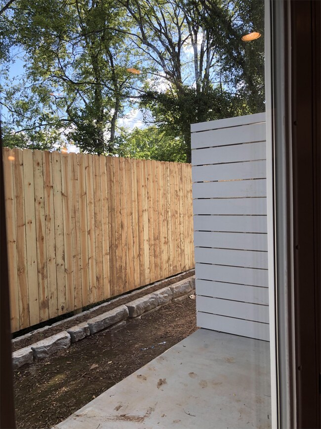 Building Photo - 509 Rosedale Ave E