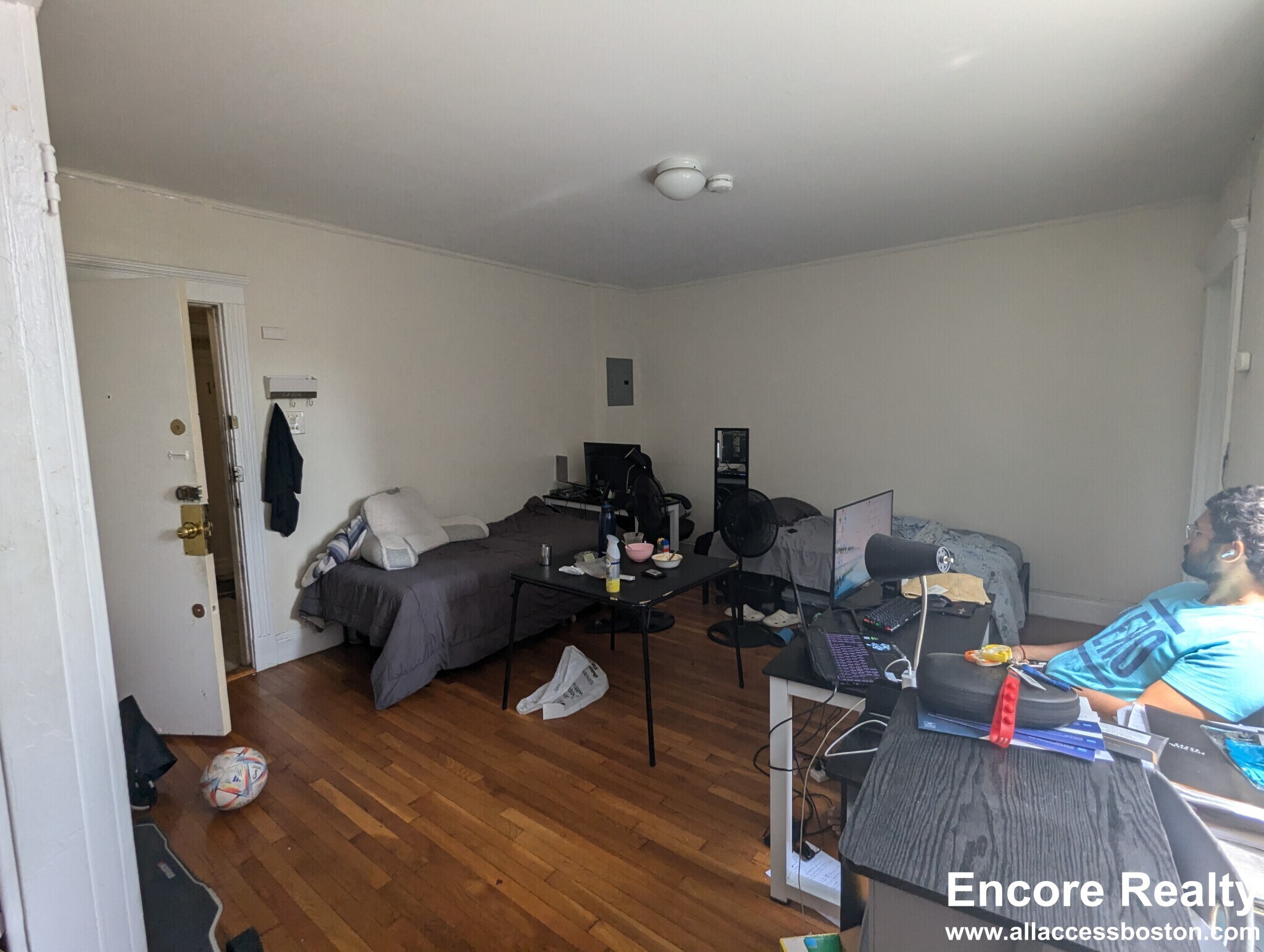 Building Photo - 231 Park Dr