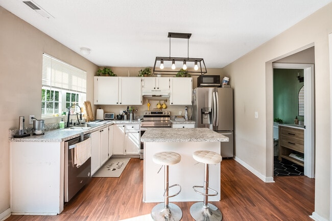 Building Photo - 2924 Tuckland Dr