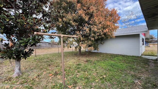 Building Photo - 304 Crown Blvd