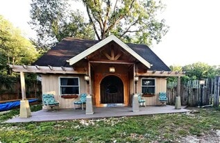 Building Photo - 10426 Vistula Rd