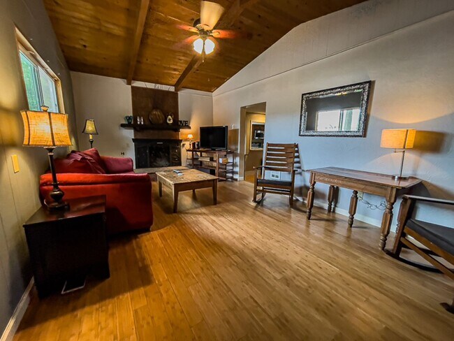 Building Photo - Arnold House