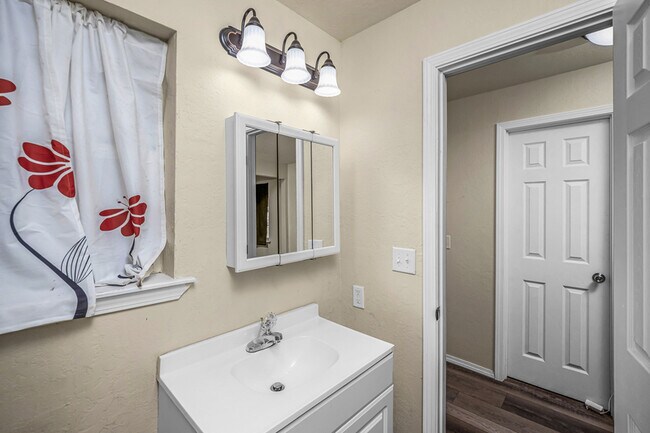 Building Photo - 1702 NW 45th St