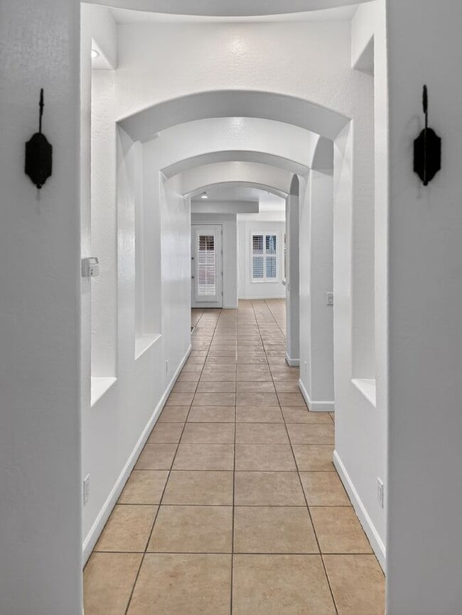 Building Photo - Spacious 3 car garage home at Paseo Trail!