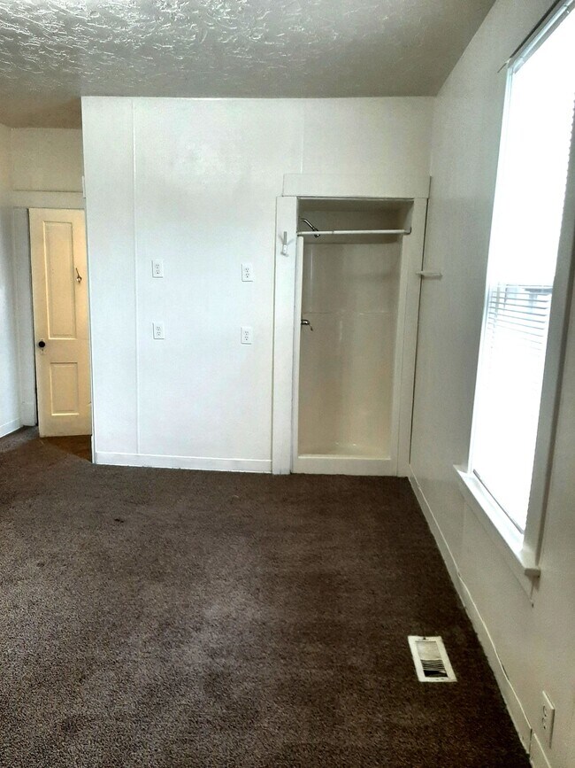 Building Photo - (1614 8th Ave)