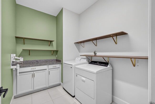 Building Photo - 16293 Melogold Dr