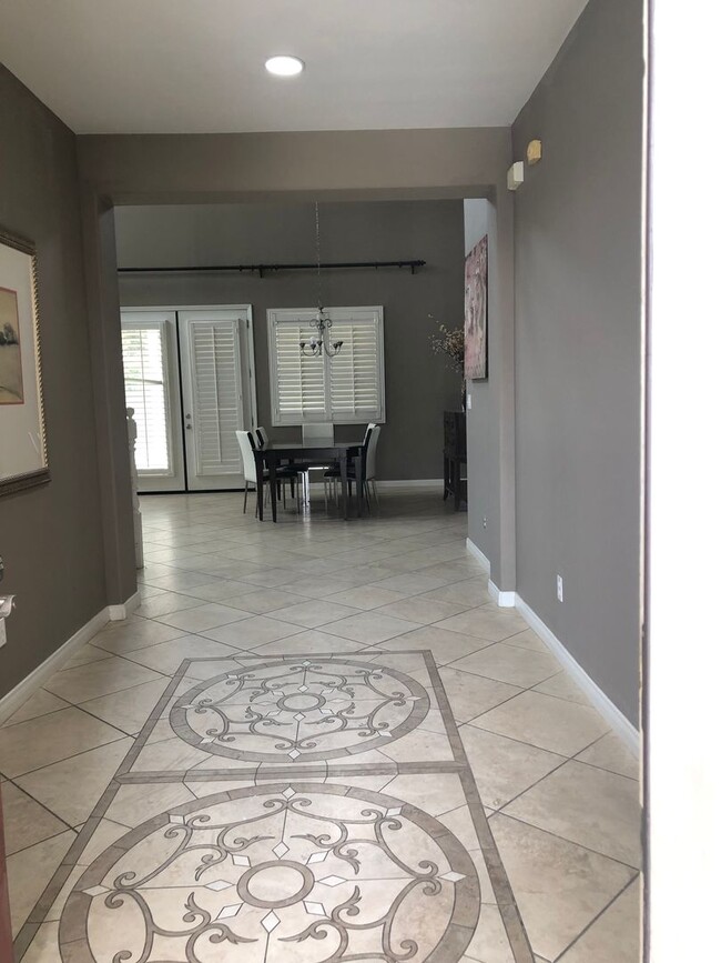 Building Photo - Southwest Bakersfield Home