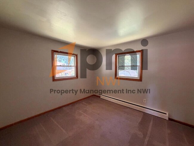 Building Photo - 2591 Parkview St