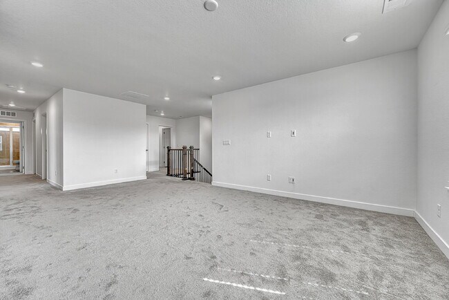 Building Photo - $4,450.00, 5 bed, 4.5-bath located in Broo...