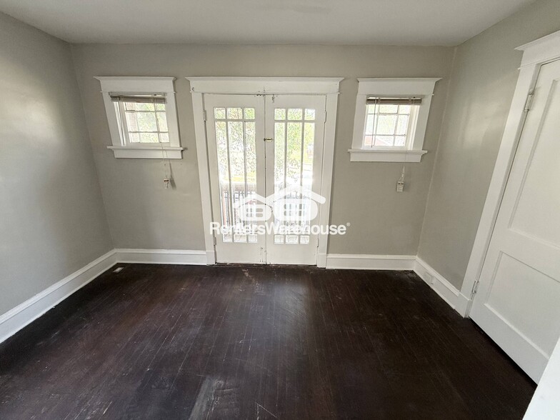 Building Photo - 3113 Thompson Ave