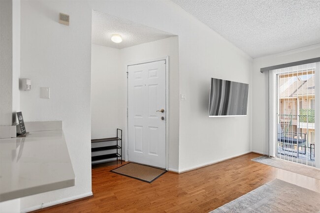 Building Photo - 3770 Lovers Wood Ln