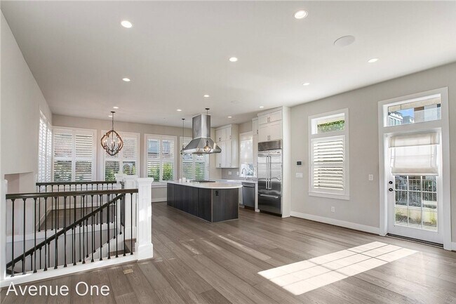 Building Photo - 3 br, 2.5 bath House - 957 W McGraw St #2