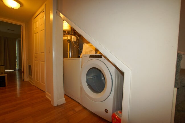 Building Photo - 205 Sunrise Ln