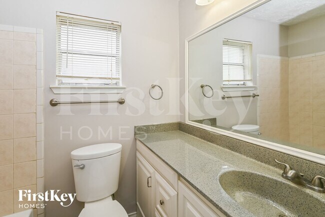 Building Photo - 15823 Baybriar Dr