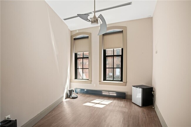 Building Photo - 824 Liberty Ave