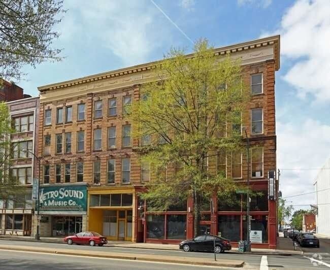 Interior Photo - 121 W Broad St