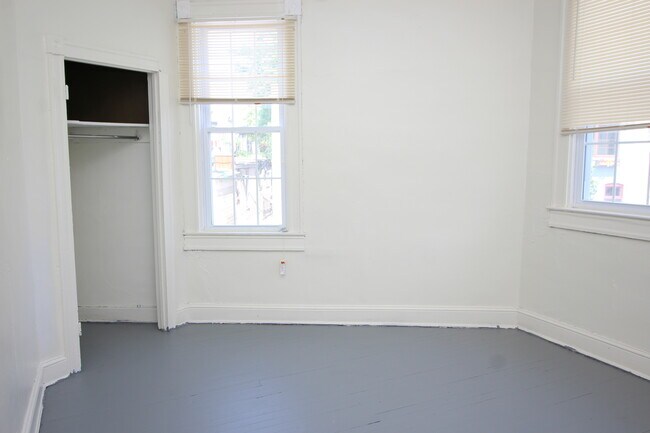 Building Photo - Spacious 5BD/1BA Remington Home w/ W/D! Available 8/14
