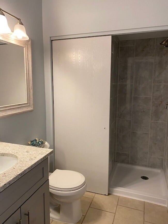 Building Photo - Beautifully Remodeled 3 bedroom Townhome in the Pinery.